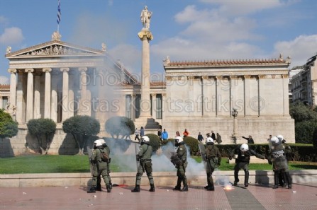 Διαδηλώσεις αθήνας Ελλάδα νεολαία αστυνομία ματ Προπύλαια